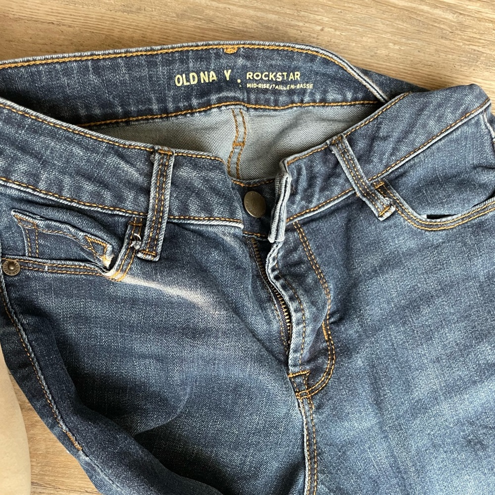 SIZE 2 OLD NAVY ROCKSTAR MID RISE JEANS - Picture 2 of 3